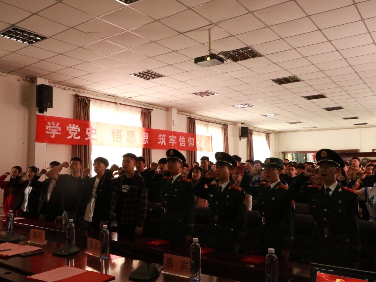 说明: C:\Users\ywl\Desktop\共同宣誓.jpg